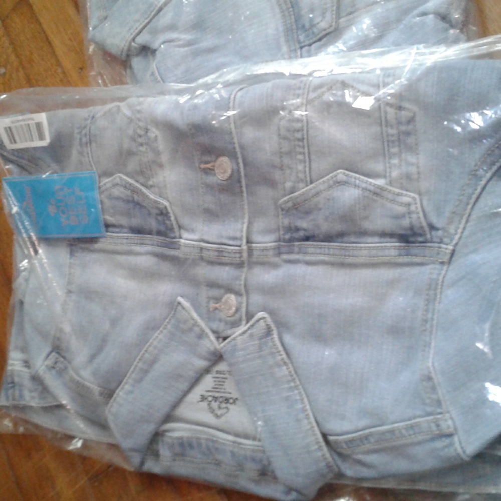 Jordache Jean jacket with embroidery Princess peach from super Mario bro. - Picture 3 of 3